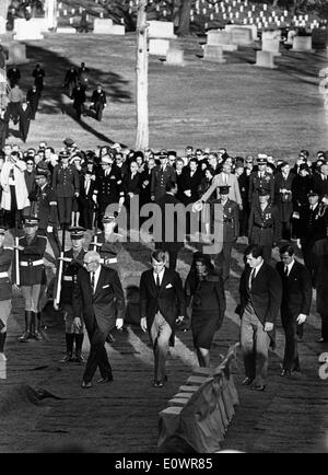 Jacqueline Kennedy besucht ihre Ehemänner Beerdigung Stockfoto