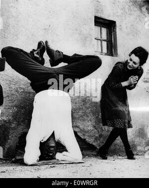 Schauspieler Anthony Quinn und Valentina Cortese in einem film Stockfoto