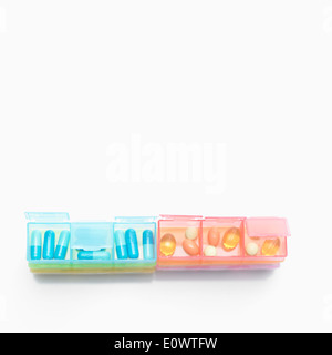 Pillen und Kapseln in eine Medizin-Entsorgung Stockfoto