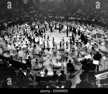 Ein Ball geht im Royal Albert Hall in London Stockfoto