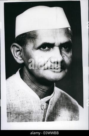 5. Mai 1964 - Pandit Nehru stirbt - Will Mr Shastri Take Over?: Herr Pandit Nehru, indischer Premierminister seit der Unabhängigkeit im Jahr 1947 wurde, in seinem Haus in Neu-Delhi starb heute im Alter von 74 Jahren. Während seiner letzten Krankheit seines Amtes durch den stellvertretenden Premierminister Lal Bahadur Shastri durchgeführt wurden, aber heute Morgen schon ankündigen, dass die Minister Herr Nanda die Regierung vorübergehend als hochrangiges Mitglied des Kabinetts leiten wird. Foto zeigt ein aktuelles Bild der stellvertretende Premierminister Lal Bahadur Shastri. Stockfoto