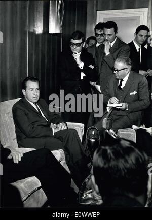 23. März 1964 - Richard N. Nixon ehemaliger Vizepräsident der Vereinigten Staaten, passierten Roma aus New York für eine 24-Tagesgeschäft Tour durch Asien. Stockfoto