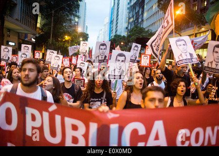 Proteste und Demonstrationen gegen die WM 2014 und Soziales in Rio De Janeiro, Brasilien Stockfoto