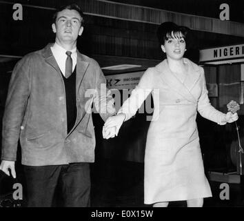 Liza Minnelli mit Ehemann Peter Allen Stockfoto