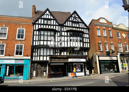 Schwarz / weiß Fachwerk Tudor, aufbauend auf der High Street in Tewkesbury, Gloucestershire, England Stockfoto