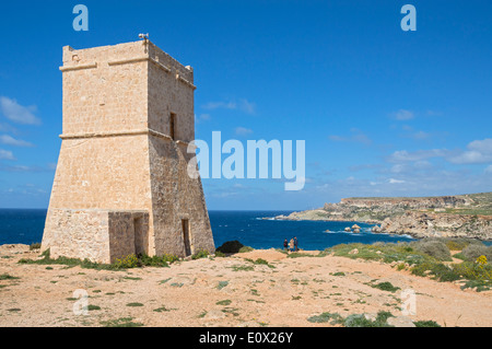 Goldener Sandstrand, Turm, Ghajn Tuffieha Bay, nördliche Malta, Europa. Stockfoto