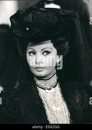 1. Januar 1965 - '' Lady L'' Film gedreht in der Schweiz tatsächlich: ein neuer Film mit dem Titel '' Lady L'' ist in den wichtigsten Rollen in der Schweiz tatsächlich mit Sophia Loren, Paul Newman, David Niven und Peter Ustinov gedreht. Er erzählt das Leben einer Dame zwischen einem britischen Lord und ein französischer Anarchist. Bilder von Montreux zeigen: Sophia Loren als die Dame. Stockfoto