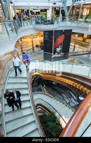 Innere des Burjuman Shopping Mall in Dubai Vereinigte Arabische Emirate Stockfoto