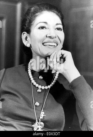Opernsängerin Maria Callas lachen