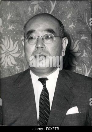 26. Januar 1965 - vertritt er Japan - am Begräbnis von Sir Winston Churchill: Foto zeigt Herr Katsumi Ohno - ehemalige japanische Botschafter in London - wer fliegt nach London mit ehemaligen Premierminister Mr Nobusuke Kishi ehemaliger Premierminister, Japan bei der Beerdigung am Samstag von Sir Winston Churchill zu vertreten. Stockfoto