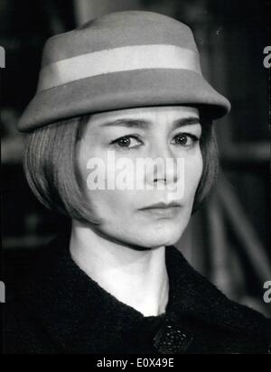 2. Februar 1965 - Emanuelle Riva die französische Schauspielerin ein Star der internationalen Ruhm wurde ist in Rom Dreharbeiten '' die Frauen, die alleine gelebt '' Co teeren mit Italofrench Schauspielerin Dominique Boschero ". Bild zeigt: Emanuelle Riva auf der '' Set'' des Films. Stockfoto