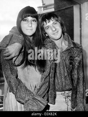 Mann und Frau Gesangsduo Sonny & Cher Stockfoto