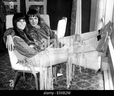 Mann und Frau Gesangsduo Sonny & Cher Stockfoto