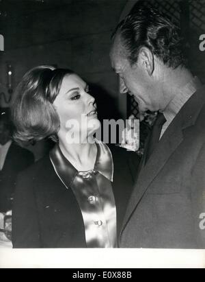 Sept. 09, 1965 - Kim Novak zum Star im neuen Film mit David Niven '' 13'': Kim Nova k der amerikanischen Film Schauspielerin, die mit dem britischen Schauspieler Richard Johnson verheiratet ist, ist für die Hauptrolle in neuem Film mit dem Titel '' 13'' ist die männliche Star David Niven ...Sie Dreh noch in diesem Monat im Bordeaur Bereich der Cent wieder Frankreich. Foto zeigt die beiden Hauptdarsteller in dem Film mit dem Titel '' 13'' Kim Nova k und David Niven, auf einer Pressekonferenz im Savoy Hotel gestern Abend gesehen. Stockfoto