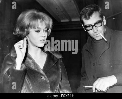 Schauspielerin Jane Fonda mit Ehemann Roger Vadim bei der Premiere von "La Curee" Stockfoto