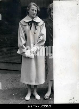 12. Dezember 1965 - Moors Mordanklage Anhörung im Hyde, Cheshire.Photo Myra Hinley, 23, zeigt einer der Angeklagten in den Mauren Mord Gebühren hören, die zu Hyde, Cheshire stattfindet. Stockfoto