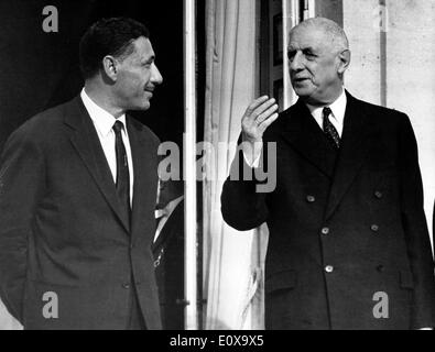 Abdel Hakim Amer besucht Charles de Gaulle Stockfoto