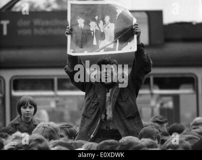 Jungen Beatles Fans jubeln beim Konzert Stockfoto