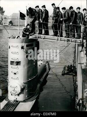 Sept. 09, 1966 - u-Boot sinkt in der Nordsee A deutsche u-Boot wurde heute berichtet, in der Nordsee gestern Abend versenkt haben. Der Bericht kam von einem britischen Trawler die sagte, dass er ein Überlebender abgeholt hatte. Der Trawler, St. Martin, von Lowestoft berichtete auch vier weitere Männer im Wasser. Der Trawler identifiziert das u-Boot von der NATO Wimpel Anzahl S170. Dies ist die Nummer des Hamburg gebaut westdeutschen u-Hai (Shark). Der Hai trug eine Besatzung von 15. Sie wurde 1945 erbaut und versenkt in der Ostsee am Ende des zweiten Weltkrieges Stockfoto