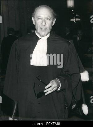 Sept. 09, 1966 - Ben Barka Trial: Marokkanische ehemaliger Minister für Justiz Abdel Krim Ben Jelloun besucht die Testversion als Beobachter für die marokkanische Regierung (General Oufkir ist marokkanische Minister des Innern, die nicht den Haftbefehl antwortete auf die Liste der beteiligten Ben Barkas Entführung). Foto zeigt Abdel Krim Ben Jjelloun trägt der Rechtsanwalt die Robe abgebildet in The Paris Recht Gerichte heute. Stockfoto