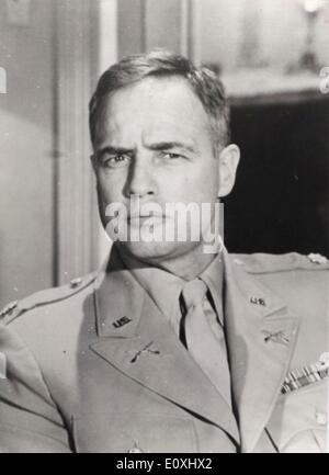 1. Januar 1967 - Hollywood, Kalifornien, USA - Datei Foto: ca. 1967. Legendäre Schauspieler MARLON BRANDO ist im Alter von 80 Jahren von unbekannten Ursachen in Los Angeles gestorben. Seine lange Karriere enthalten Filme wie "A Streetcar Named Desire,' 'Apocalypse Now' die x-rated"der letzte Tango in Paris"handeln und seine berühmt-berüchtigten"The Godfather"(Bild) Im Bild: in "Reflections in a Golden Eye". Stockfoto