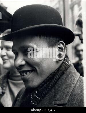 11. November 1966 - amerikanischen Missionar Miss Rachel Saint hält Pressekonferenz in London: vor zehn Jahren die Welt war schockiert, bei Stockfoto