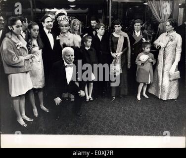 5. Januar 1967 - Premiere von Chaplin Film '' A Countess From Hong Kong'' Carlton Theatre Haymarket: Die Weltpremiere von Charlie Stockfoto