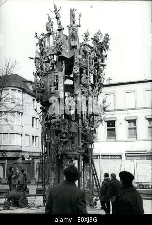 9. Januar 1967 - nicht der Brunnen '' nur für Narren." Dieser Brunnen wurde von dem Münchener Bildhauer Professor Blasius Spreng als Symbol des Mainzer Festival erstellt. Es ist im Barockstil gebaut und finishing in Bronze, mit über 200 Abbildungen darauf vertreten. Stockfoto