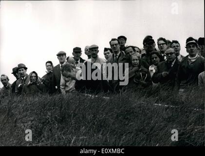 19. Mai 1967 - 19.05.67 Walker Cup Golf auf dem Sandwich. Der Walker Cup-Golf-Spiel zwischen Großbritannien und den Vereinigten Staaten begann heute auf die Links von der Royal St. George's Golf Club, im Sandwich. Keystone-Foto zeigt: Ronnie Schatten (G.B.), in der rauen, während die Foursomes heute gesehen. Stockfoto