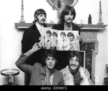 Die Beatles ein Plakat von sich selbst Stockfoto