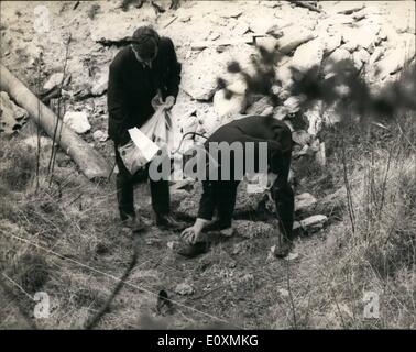 4. April 1967 - Jagd für Maniac Killer von zwei zehn-Jahr - alten Schulmädchen in Berkshire Dorf Beenham: zwei 10 Jahre alte Mädchen Stockfoto