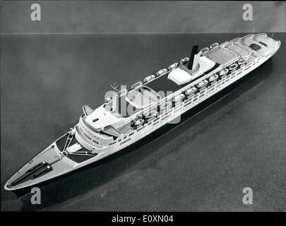 4. April 1967 - die weltweit schnellste und leistungsstärkste Twin-Schraube-Liner, Cunard Q4 müssen offener Platz an Deck als Ameise andere Passagierschiff. Zwei Drittel der Tonnage der Königinnen, führen sie die gleiche Anzahl von Passagieren mehr Komfort bei der gleichen Reisegeschwindigkeit - bu tun es auf die Hälfte der Kraftstoffverbrauch. Die neue Cunarder werden das größte Schiff in der Lage, vorbei Trog die Panama und Suez Kanäle für Welt weite Kreuzfahrt. Restaurants in das Schiff mit Blick auf das Meer für alle 2.000 Passagiere hoch ist eine der einzigartigen Eigenschaften der neue liner Stockfoto