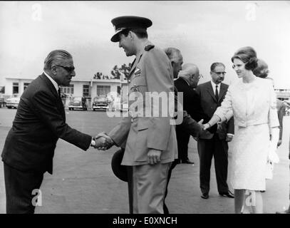 Aristotle Onassis mit König Konstantin II. Stockfoto