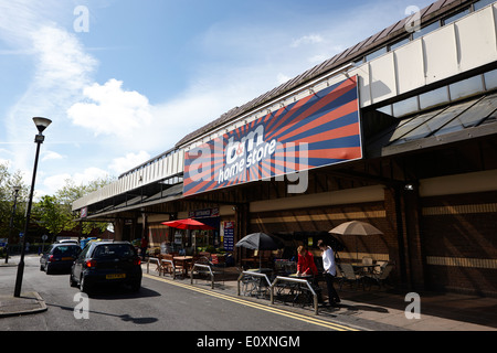 b & m Hause speichern low-cost shopping Preston England UK Stockfoto