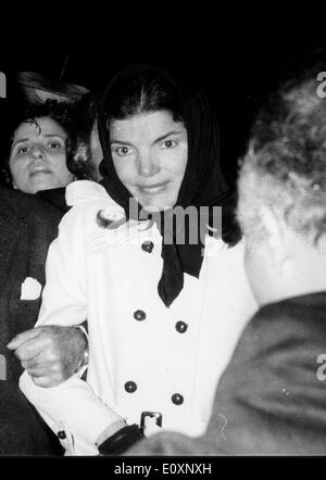 Jacqueline Kennedy Onassis mit Ehemann Aristotle Onassis (nicht dargestellt) Stockfoto