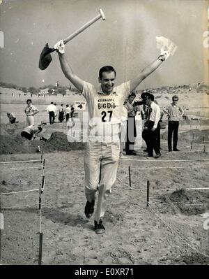 8. August 1967 - The Big Dig Bank Holiday Wettbewerb für 60.000 Wert der Preise in Camber Sands heute 100 Gewinner von einem Gillette Stockfoto