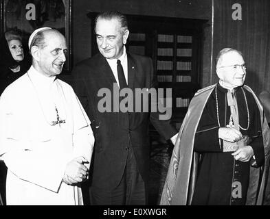 Präsident Johnson besucht Papst Paul VI. und Kardinal Cicognani im Vatikan Stockfoto