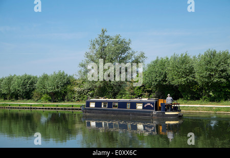 Valerie kann Boot Kreuzfahrt auf dem Fluss Cam in der Nähe von Köder beißen Lock Milton einzugrenzen. Stockfoto