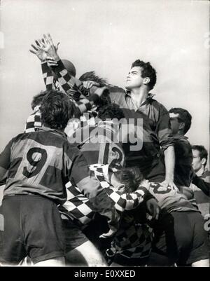 13. März 1968 - RUGBY in RICHMOND. KRANKENHAUS-CUP-FINALE. Krankenhaus Cup Rugby Finale zwischen Guy's Hospital und London Hospital, fand heute auf dem Richmond Athletic Ground. KEYSTONE-Foto zeigt: Eine Linie, beim heutigen Finale in Richmond. Stockfoto