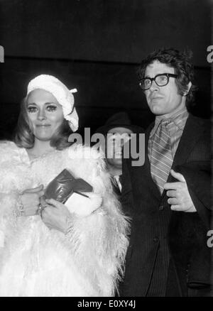 Schauspieler Warren Beatty und Faye Dunaway bei premiere Stockfoto