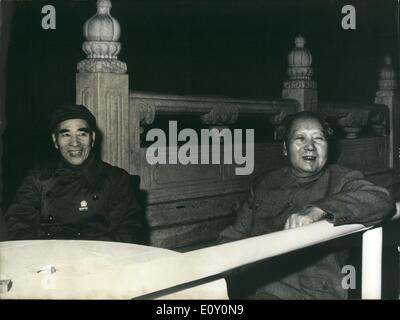 5. Mai 1968 - die sind in Peking, dem 1. Mai zu feiern. Französisch/Englisch ESS.co Stockfoto