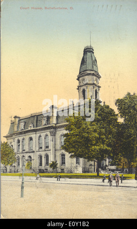 Diese Postkarte aus der Bowden Postcard Collection zeigt das historische Gerichtsgebäude in Bellefontaine, Ohio. Das Gerichtsgebäude, bekannt für seine architektonische Bedeutung, ist ein wichtiges Wahrzeichen in der Region und spiegelt die amerikanische Architektur des 19. Jahrhunderts wider. Stockfoto