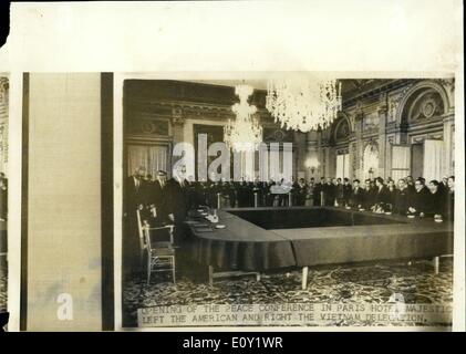 13. Mai 1968 - Peace Talks Open In Paris: Die erste Full-Scale Friedensgespräche zwischen den Vereinigten Staaten von Amerika und Nord-Vietnam, eröffnete heute Ion der Konferenzraum im Old Majestic Hotel in Paris. Ist die amerikanische Delegation unter der Leitung von Herrn Averell Harriman und Nord-Vietnam Delegation führte Herr Xuan Thuy. Foto zeigt allgemeine Ansicht bei der Eröffnung der Friedenskonferenz im Hotel Majestic, Paris - heute geführt, zeigt die amerikanische Delegation unter der Leitung von Herrn Averell Harriman auf linken Seite, und die Nord-Vietnam-Delegation von Herr Xuan Thuy rechts. Stockfoto