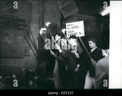 6. Juni 1968 - Silent-März für Robert Kennedy: mehr als 1000 junge Berlinerin kommt In einen Silent-Marsch, Kennedy-Platz Stockfoto