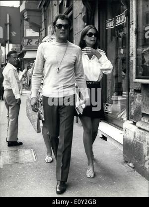 Sep 01, 1968 - Tony Curtis mit Frau Leslie Allen in Rom Stockfoto