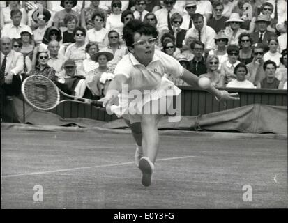 7. Juli 1968 - Wimbledon open Tennis Meisterschaft, Frauen Halbfinale - Finale, Mrs. King V Mrs. Jones. Foto zeigt Frau Billie Jean Stockfoto