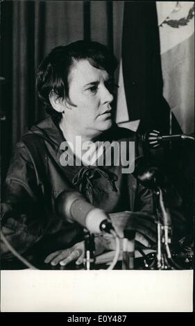 10. Oktober 1968 - fragte Haydee Santamaria Beantwortung der Fragen durch ein Gremium von lateinamerikanischen Schriftsteller. Von links nach rechts; Enrique Linh (Chile), Roberto Fernandez Retamar (Kuba), Mario Benodetti (Uruguay) und Roque Dalton (El Salvador) Stockfoto