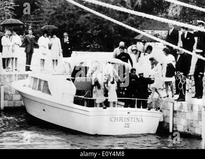 Jackie Kennedy und Aristotle Onassis Mi auf Boot Stockfoto