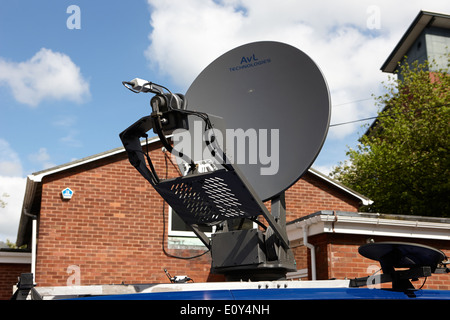 Satelliten News-Uplink auf Fahrzeug im Stadtzentrum von Preston England UK Stockfoto