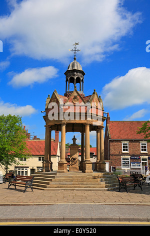 Market Cross in St James Square, Boroughbridge, North Yorkshire, England, UK. Stockfoto